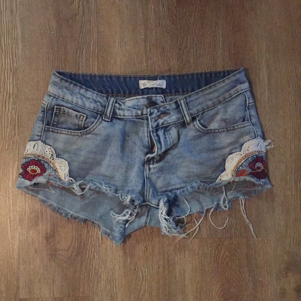 Denim shorts with embroidery on the side